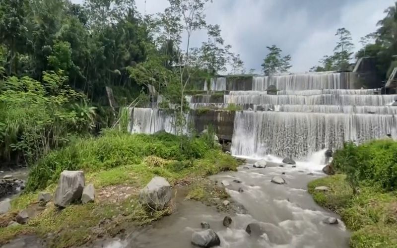 pemandangan air terjun Grojogan Watu Purbo, Jogja/tangkapan layar YouTube Denisa Susanto