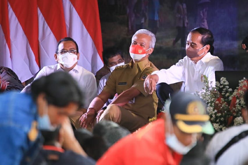 Ribuan Petani Perhutanan Sosial Syukuran Hasil Bumi Bersama Jokowi dan Ganjar Pranowo di Batang