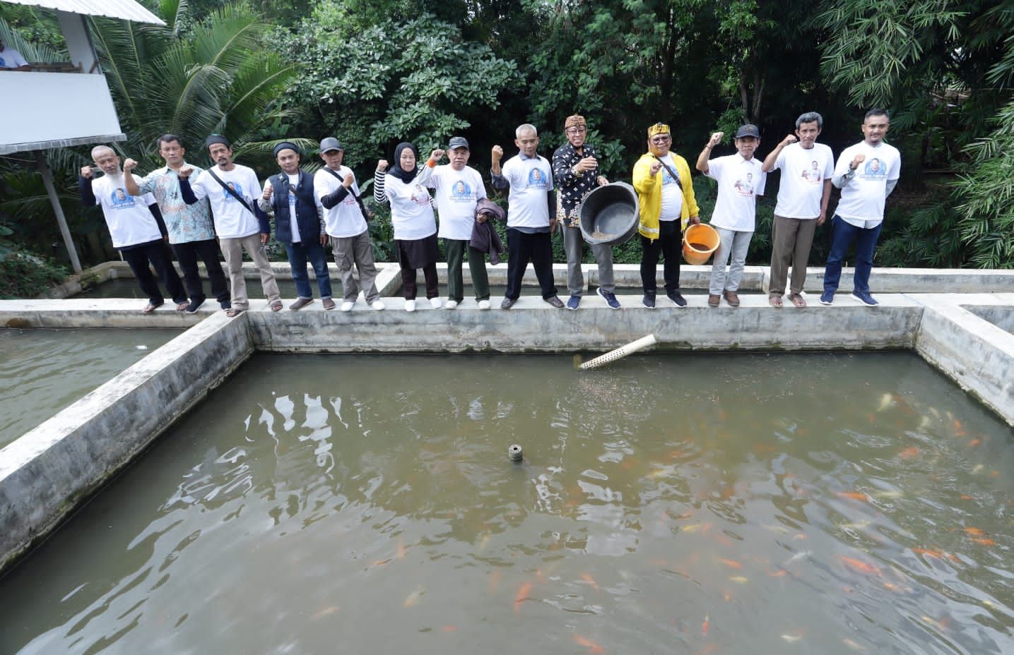 Relawan Sahabat Sandi Uno Kabupaten Ciamis menggelar pelatihan budidaya ikan air tawar dan pakan mandiri./dok. IST