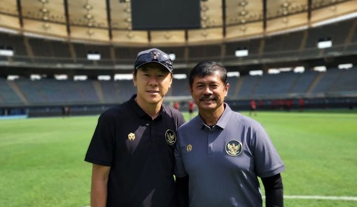 Shin Tae-yong (kiri) mengaku kaget Timnas Indonesia mampu kalahkan Kuwait selaku tuan rumah di kualifikasi Piala Asia 2023 Grup A