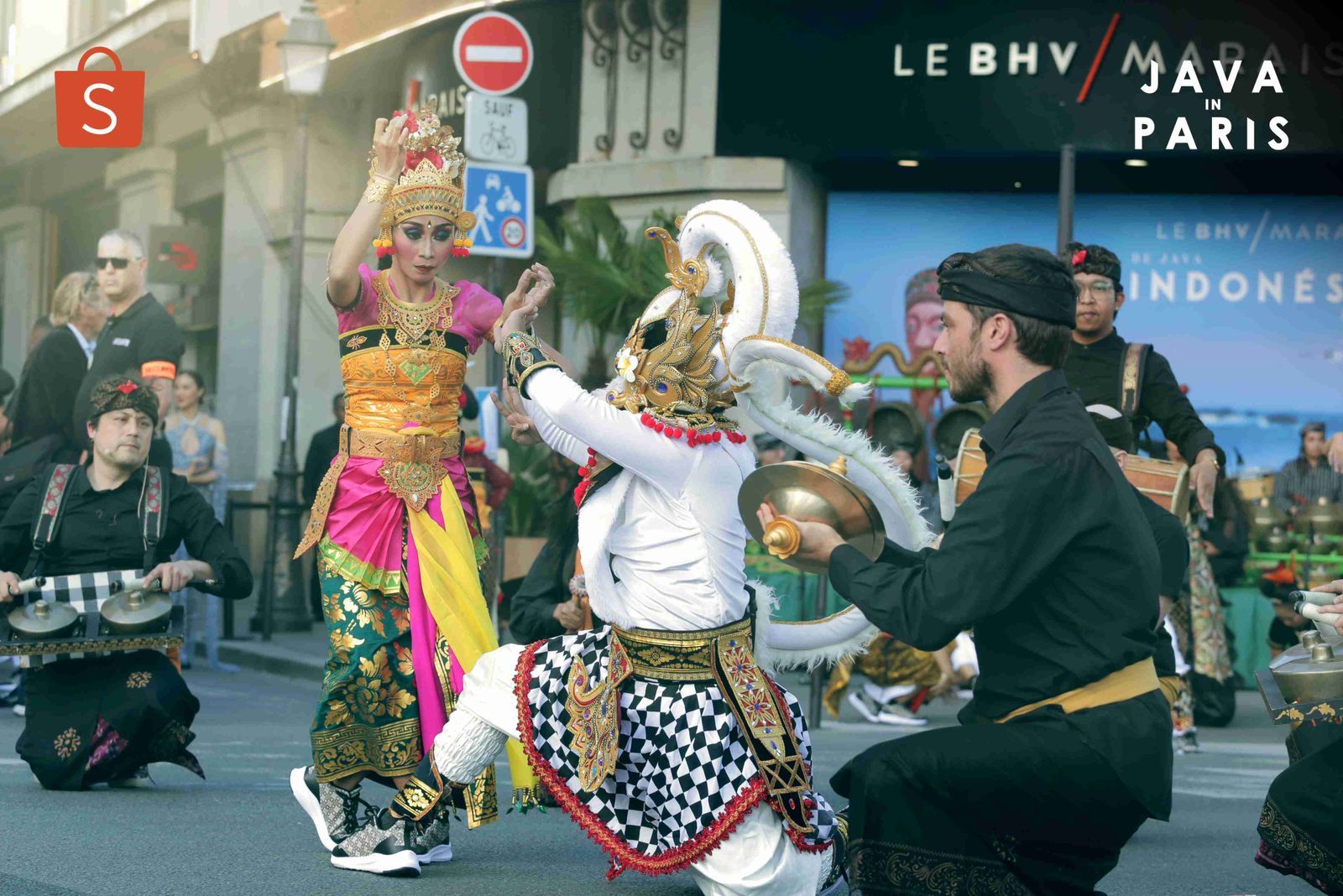 Keseruan Tampilan tarian pada acara Java in Paris