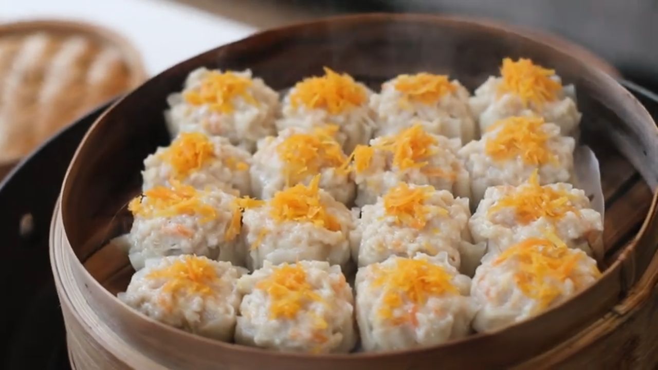 Berikut resep dimsum ayam kulit kembang tahu, menu buka puasa yang lezat dan menyehatkan, bisa dijual saat Ramadan.