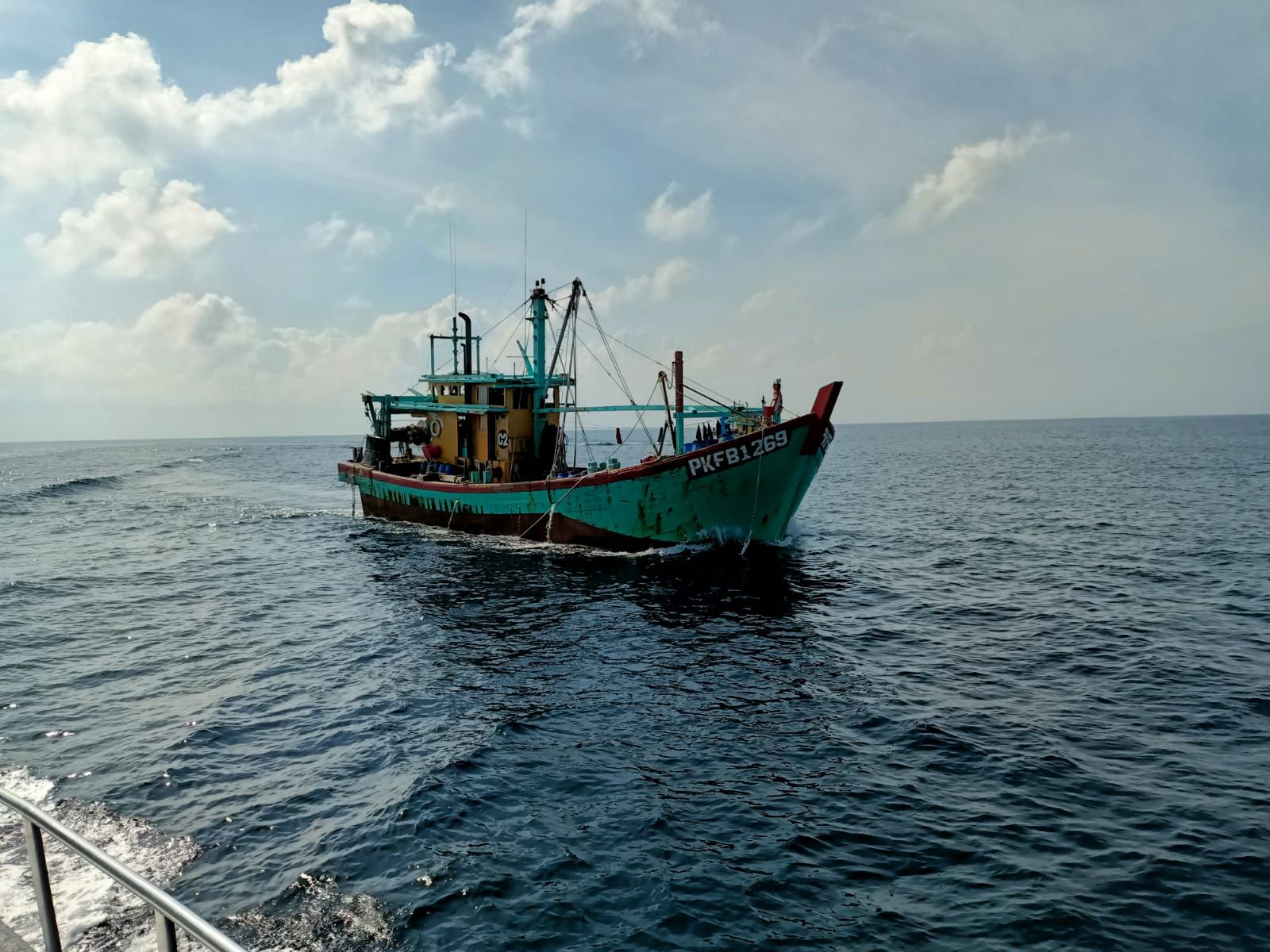Kapal ikan ilegal yang ditangkap anggota KKP yang patroli di Selat Malaka dan Ternate