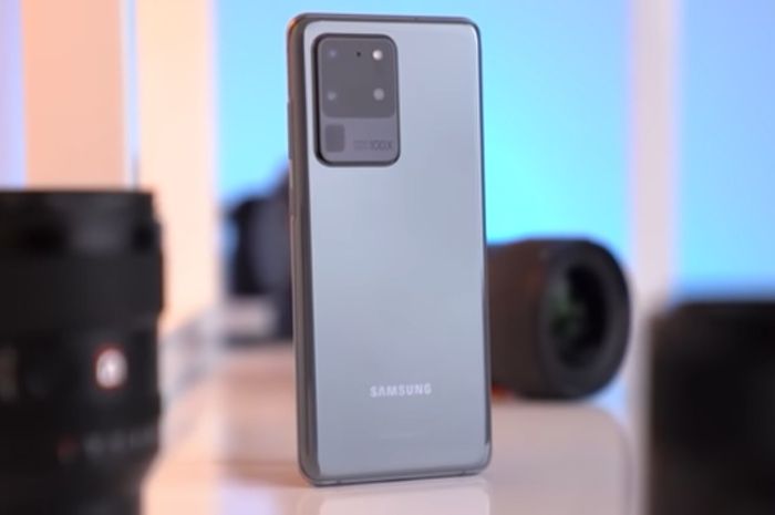  Rekomendasi HP unggulan Samsung, salah satunya Samsung Galaxy S20 Ultra yang dilengkapi kamera periscope bisa zoom 100 kali. 