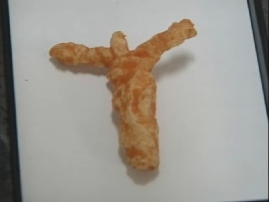 Snack Cheeto yang terlihat seperti Yesus disalibkan