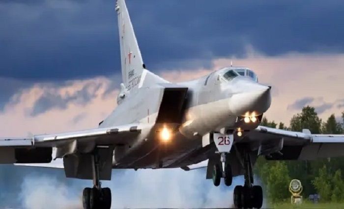 Pesawat pembom Tu-22M Rusia yang menghancurkan wilayah Ukraina