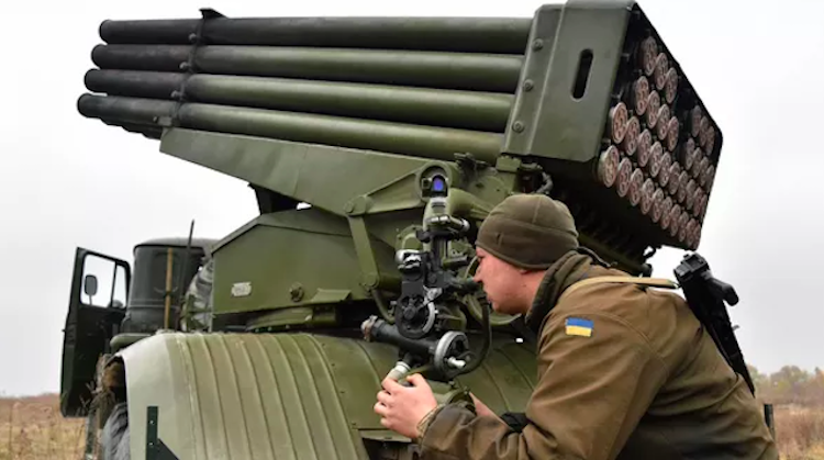 Pasukan Ukraina Targetkan Kota Donbass dengan Roket Grad