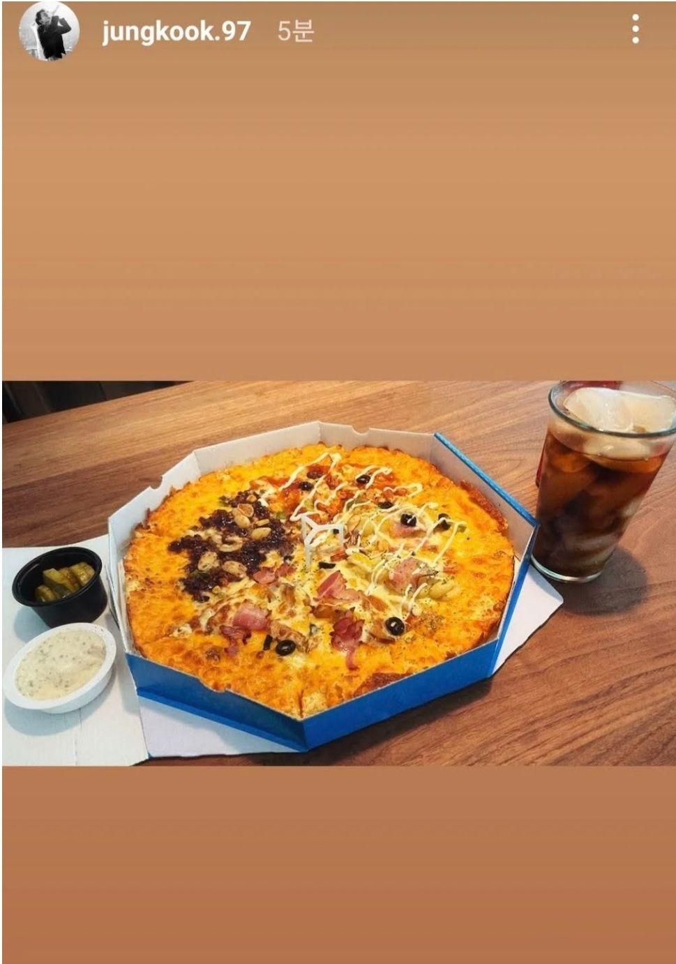 Postingan pizza yang dimakan Jungkook BTS./Instagram/@jungkook.97