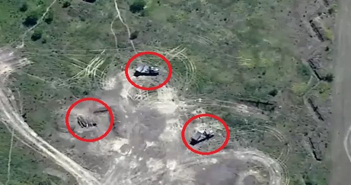 Pasukan Ukraina menghancurkan tiga MLRS Grad Rusia di daerah Severodonetsk.*  