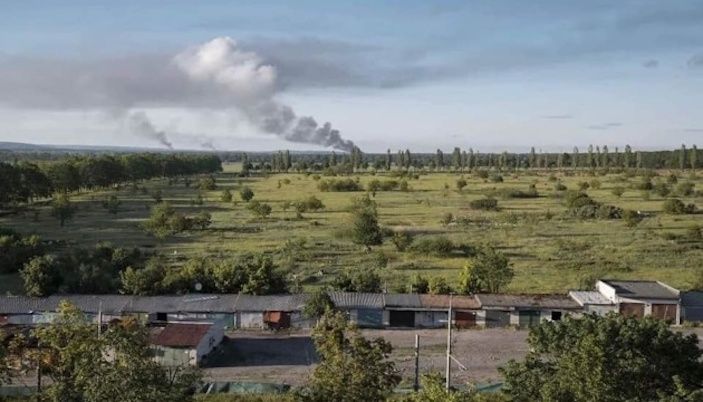 Perang Rusia di Ukraina hingga saat ini terus berlangsung. Kini, pasukan Presiden Ukraina Volodymyr Zelenksy mengklaim telah mengendalikan zona industri Severodonetsk.