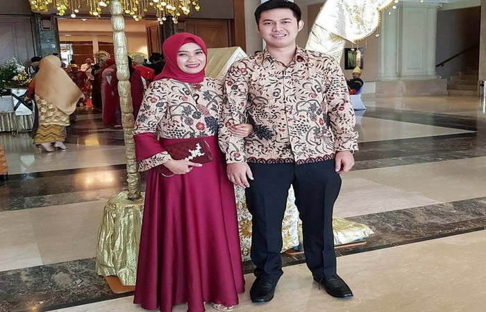 Baju batik couple kombinasi polos modern