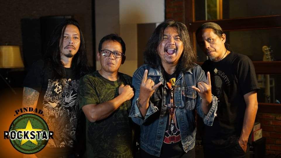 Empat (4) musisi pendiri grup Rockstar Pindad istimewa