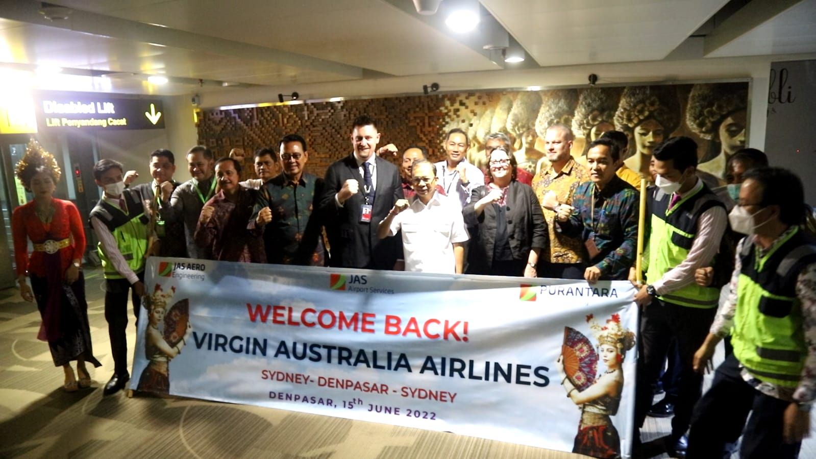 Penyambutan Maskapai Virgin Australia yang kembali terbang ke Bali Rabu 15 Juni 2022.