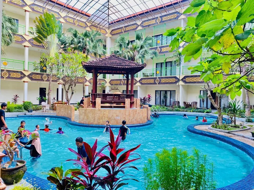 Rekomendasi Hotel di Jombang Kota Yusro Tawarkan Kolam Renang hingga