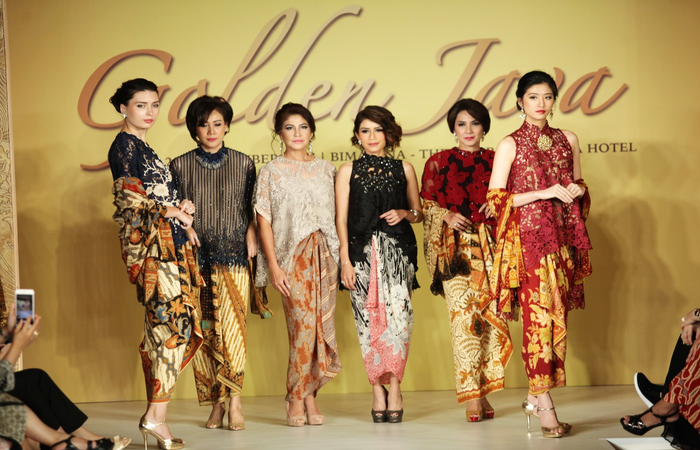 Model baju batik setelan rok kombinasi polos