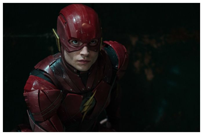 Pemeran The Flash, Ezra Miller, diduga lakukan penyekapan.
