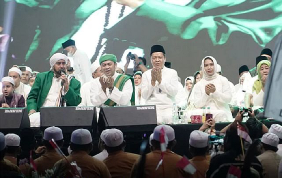 Ribuan Orang Bershalawat Peringati HUT Kota Mojokerto, Bersama Habib Syech di Surodinawan