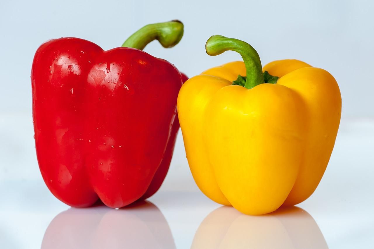 Paprika mengandung kalori dan nutrisi serta antioksidan yang mempau mencegah penyakit anemia.