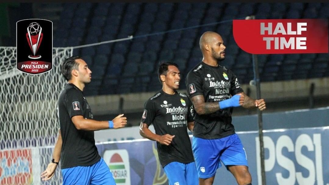Persib Bandung unggul sementara atas Bhayangkara FC berkat gol David da Silva.*