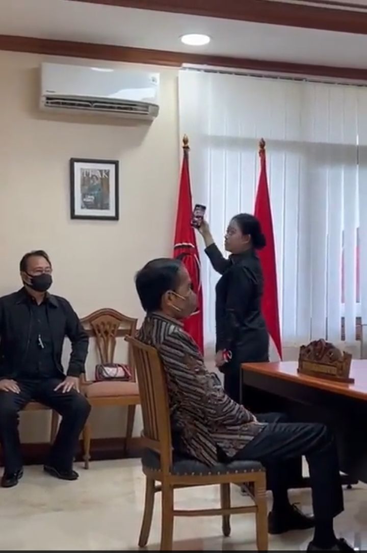 Beredar Video Presiden Jokowi Menghadap Megawati, Warganet Sebut Mirip Siswa Masuk Ruang BP 