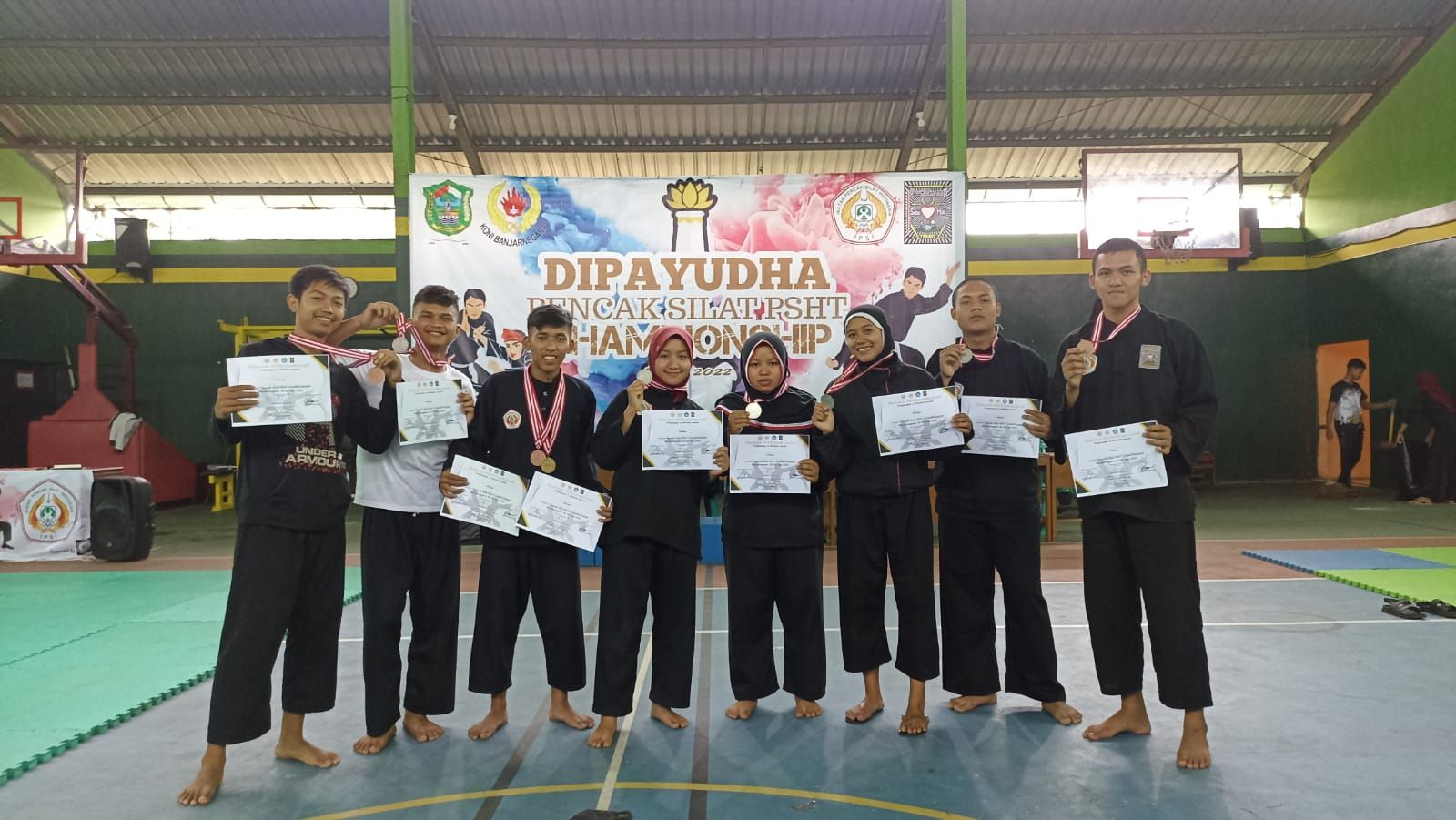Tim pencak silat SMAN 1 Sigaluh berhasil meraih sembilan kejuaraan pada gelaran Dipayudha Pencak Silat PSHT Championship