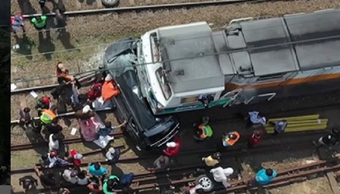 Kecelakaan Kereta Argo Sindoro dengan mobil di stasiun Tambun Bekasi pada Selasa, 21 Juni 2022