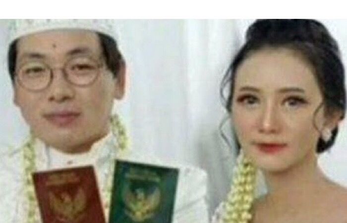 Lee Minho warga Korea Selatan yang menikahi wanita asal Batang Jawa Tengah, Puput Norma Destya./foto:youtube.com