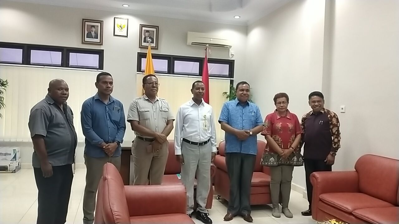 Rektor Uncen, saat menerima kunjungan dari Panitia Konas GMKI 2022 Papua, diruang kerjanya, Kamis, 23 Juni 2022.