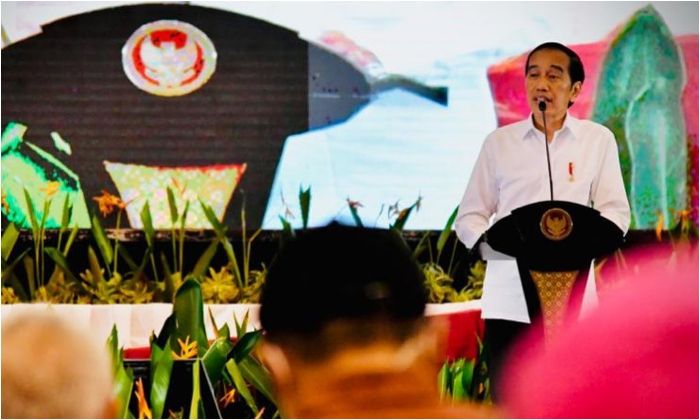 Presiden Joko Widodo (Jokowi) himbau warga merespon ancaman krisis ekonomi dan pangan mendatang