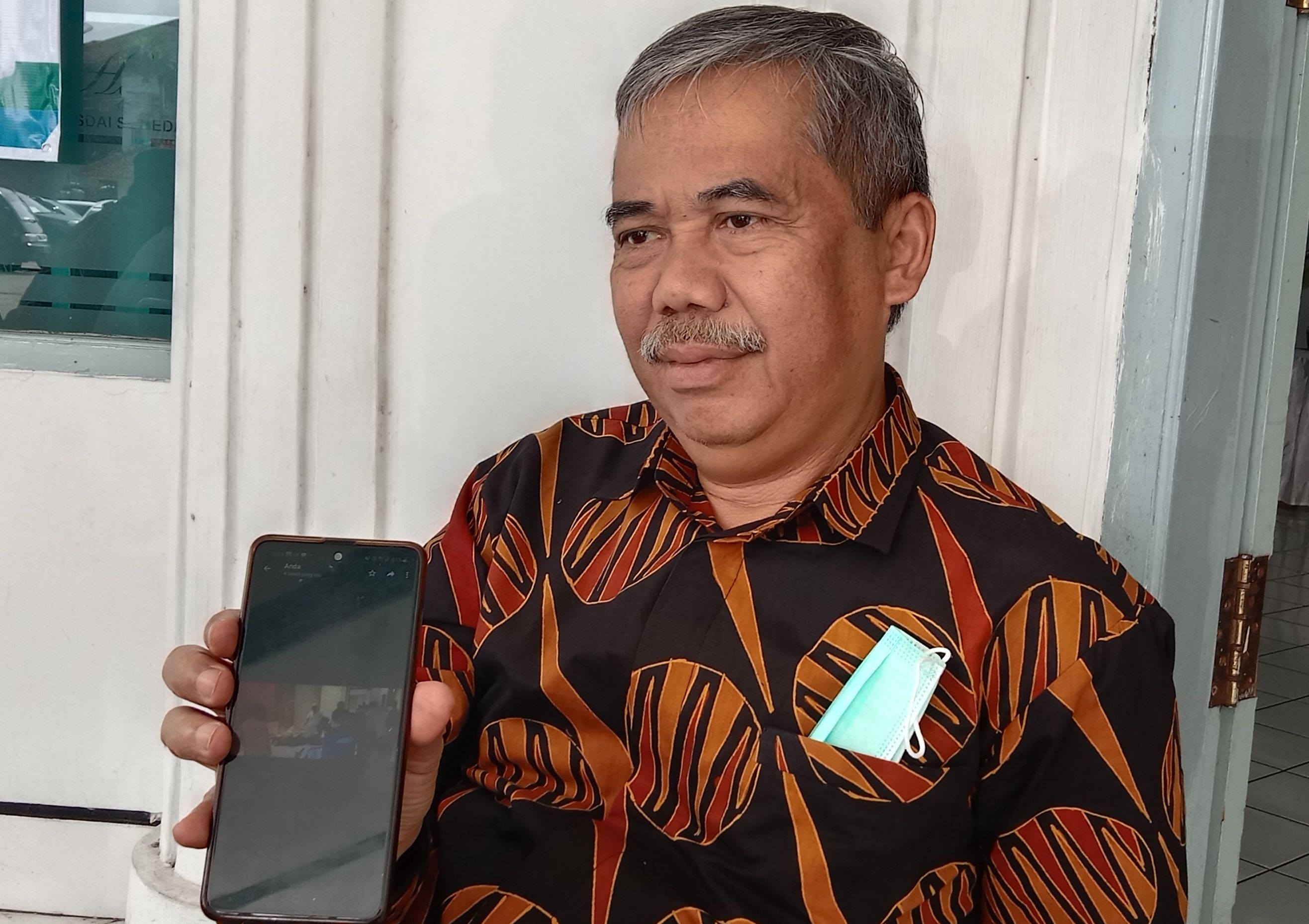 Sekretaris Umum LPTQ Provinsi Jawa Barat, Asep Ismail, sedang menunjukkan kondisi Dewan Hakim MTQ, saat meninggal dunia.