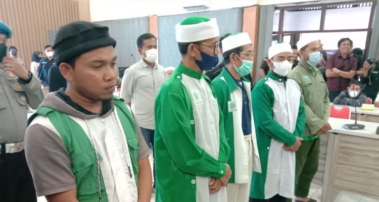 Jemaah Khilafatul Muslimin di Kota Cimahi dan Kabupaten Bandung deklarasi setia kepada NKRI di Mapolres Cimahi, Kamis 23 Juni 2022.