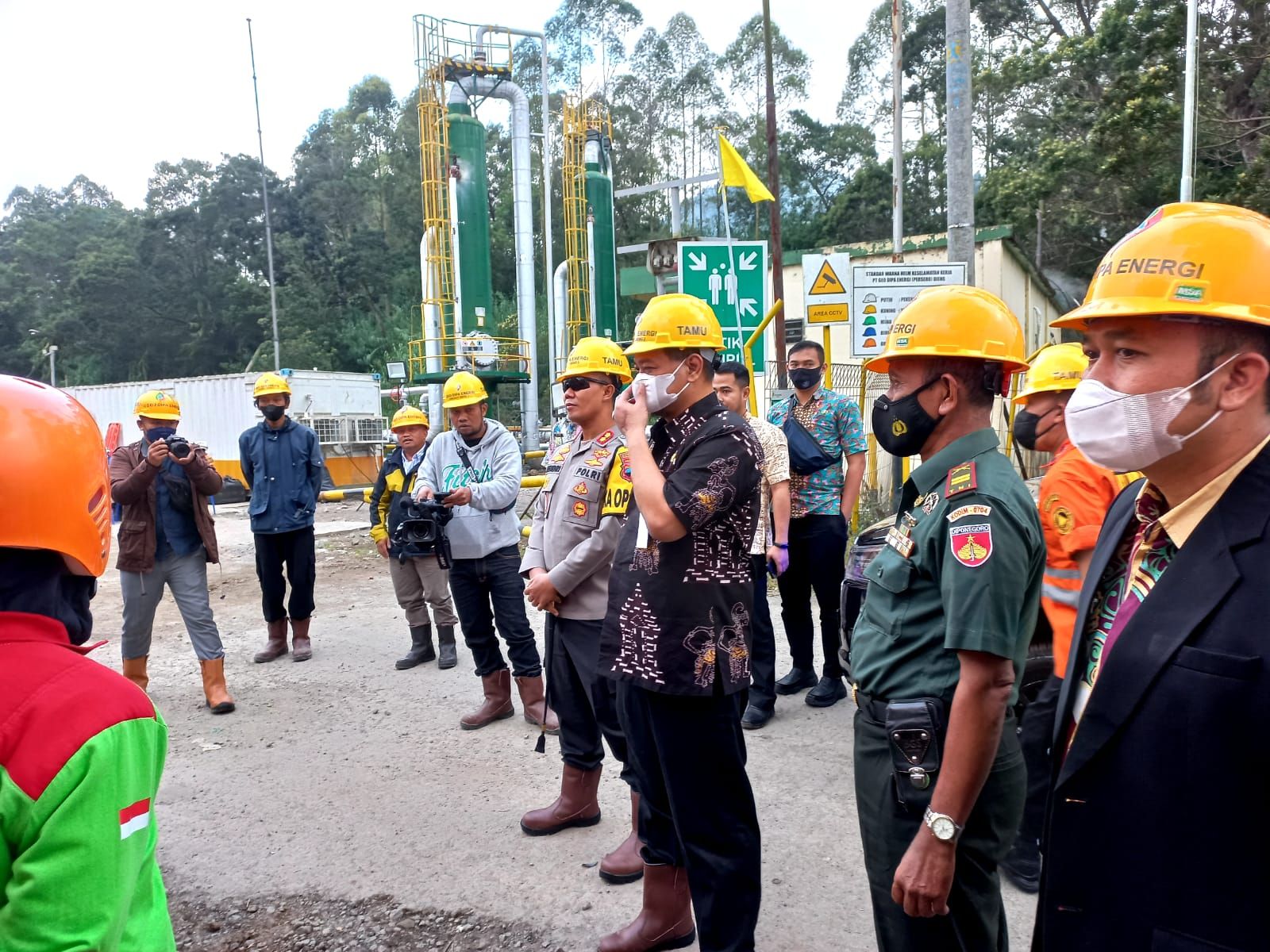Pj. Bupati Banjarnegara, Tri Harso Widirahmanto SH mengunjungi PT Geo Dipa Energi (Persero) melakukan tinjauan langsung proses pekerjaan uji alir sumur produksi SLR-Q-31A 