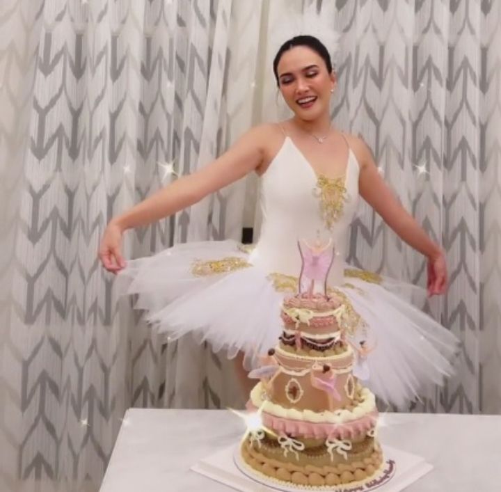 Shandy Aulia Dipuji Bak Gadis 17 Tahun, Tampil Cantik Kenakan Dress Balerina di Momen Ulang Tahun Ke-35 