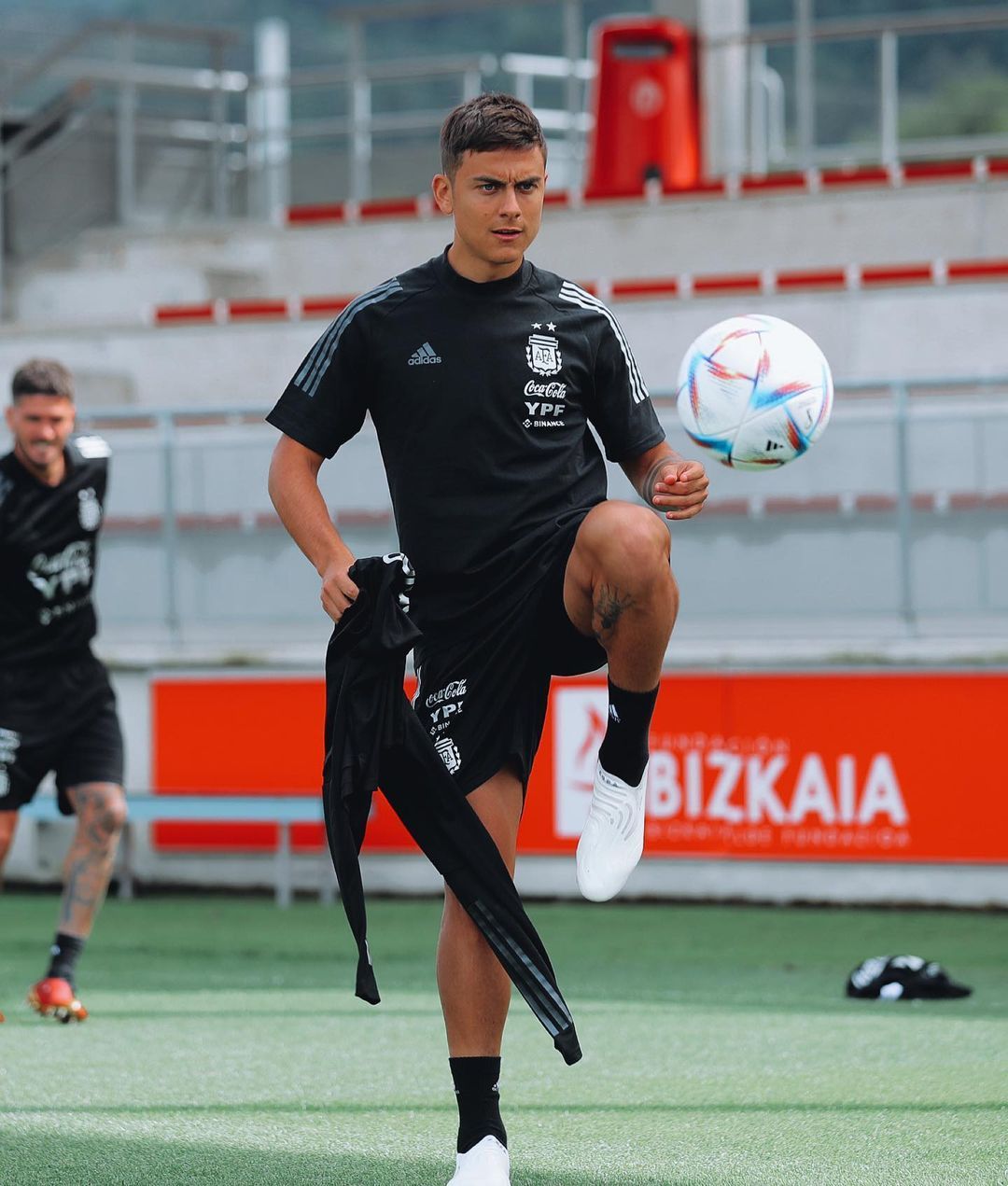 Paulo Dybala jadi bidikan banyak klub besar Eropa termasuk raksasa Los Blancos.