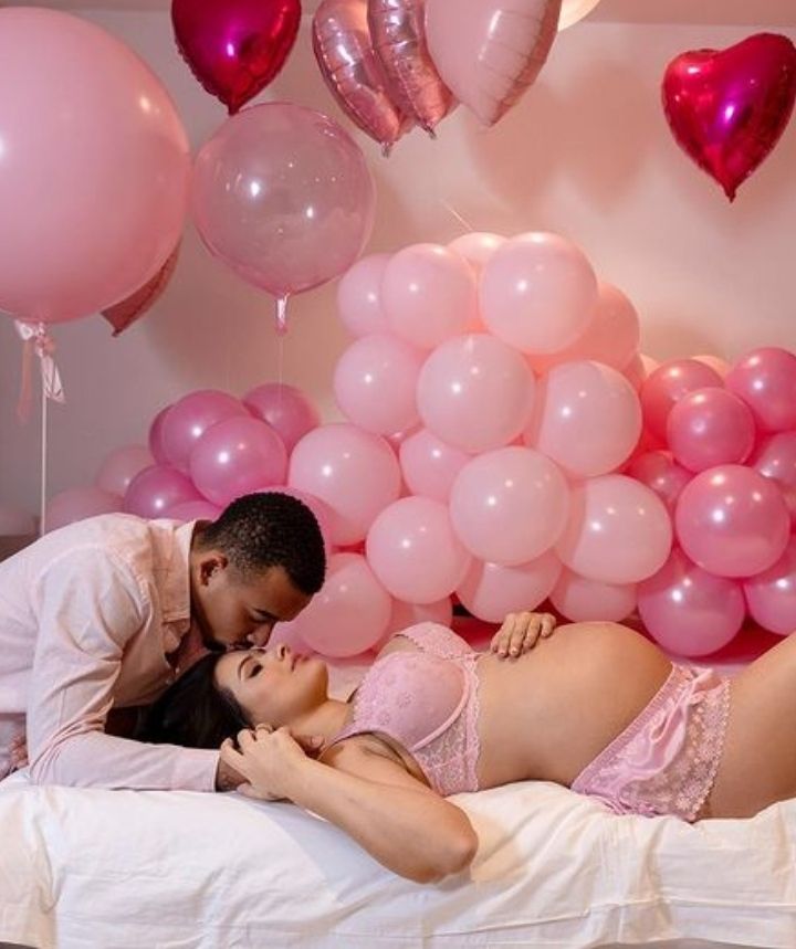 Gabriel Jesus menanti kelahiran anak pertama. Foto ini diambil 3 bulan sebelum putrinya lahir awal Mei 2022