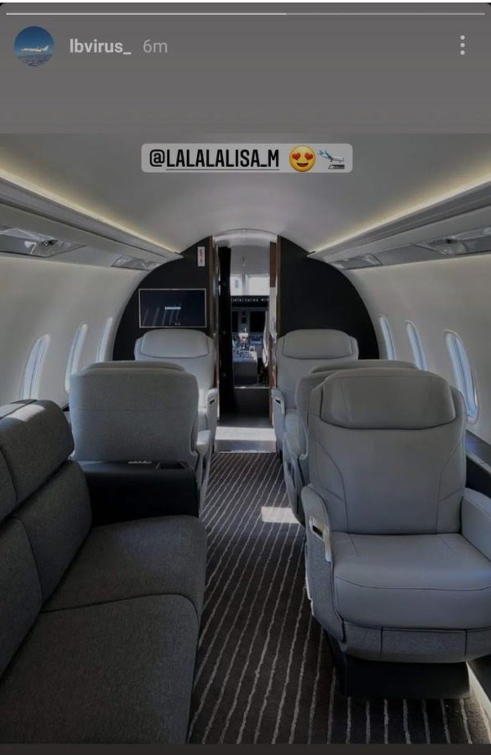 Seorang insinyur pesawat pribadi bernama Josh Jung mengunggah foto interior pesawat dan menandai Lisa. /Instagram/lbvirus_