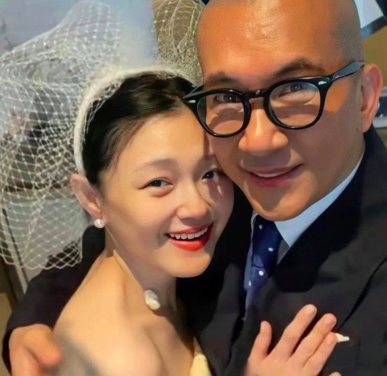 Barbie Hsu dan DJ Koo Pemotretan Gemes, Gigit Pipi Hingga Pose Panas