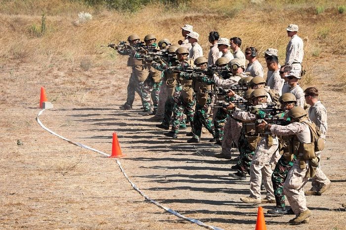 Militer AS dan Indonesia dalam sebuah latihan bersama 