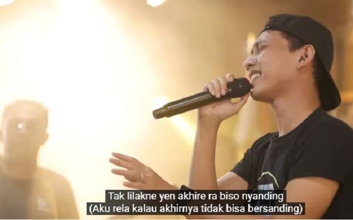 Kamu bisa menyanyikan atau membuat konten yang viral di TikTok, Instagram mengenai lirik lagu Infonee Masseeehh dari Mamnun.