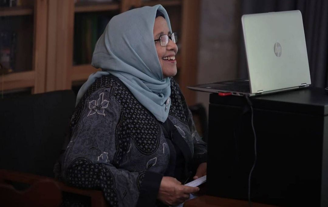 Keren Banget! Usia 82 Tahun Masih Aktif Mengajar, Ini 7 Potret Aliyah Rasyid Ibunda Anies Baswedan