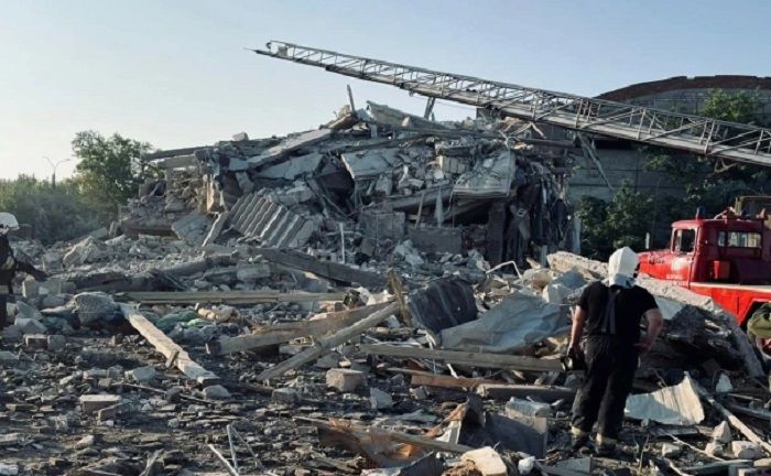 Sedikitnya 19 orang tewas dalam pemboman di kota kecil Serhiivka, dekat Odessa.*  