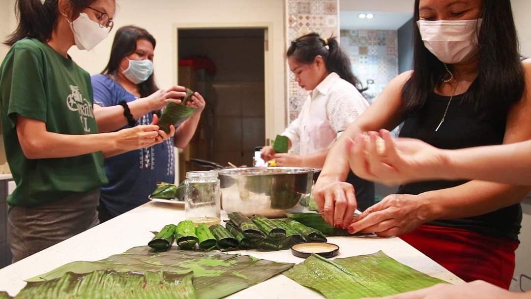 Diskusi dan praktek memanfaatkan daun pisang dalam memasak