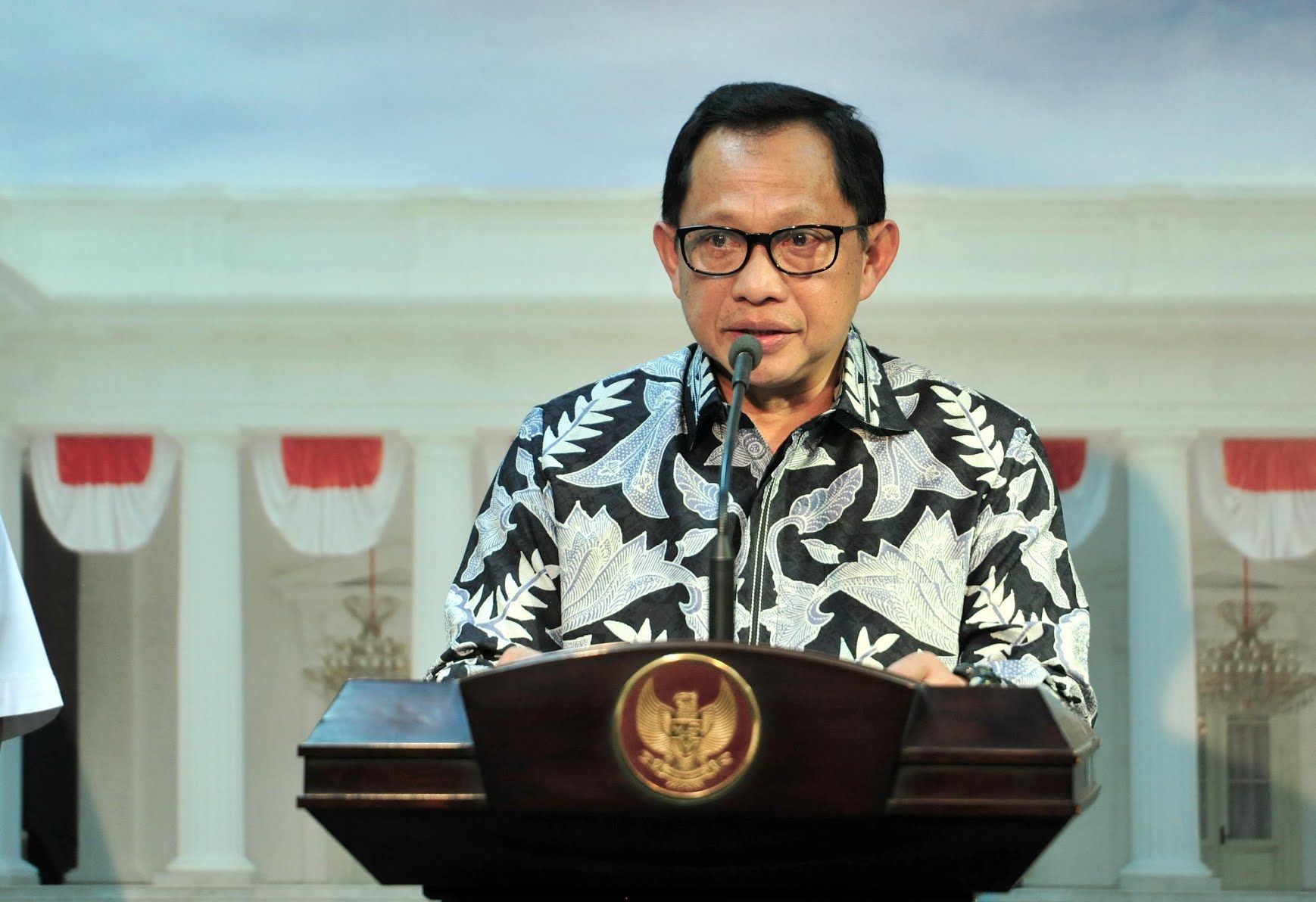 Mendagri Tito Karnavian ditunjuk Presiden Jokowi menjadi MenPAN-RB ad interim setelah Tjahjo Kumolo wafat.