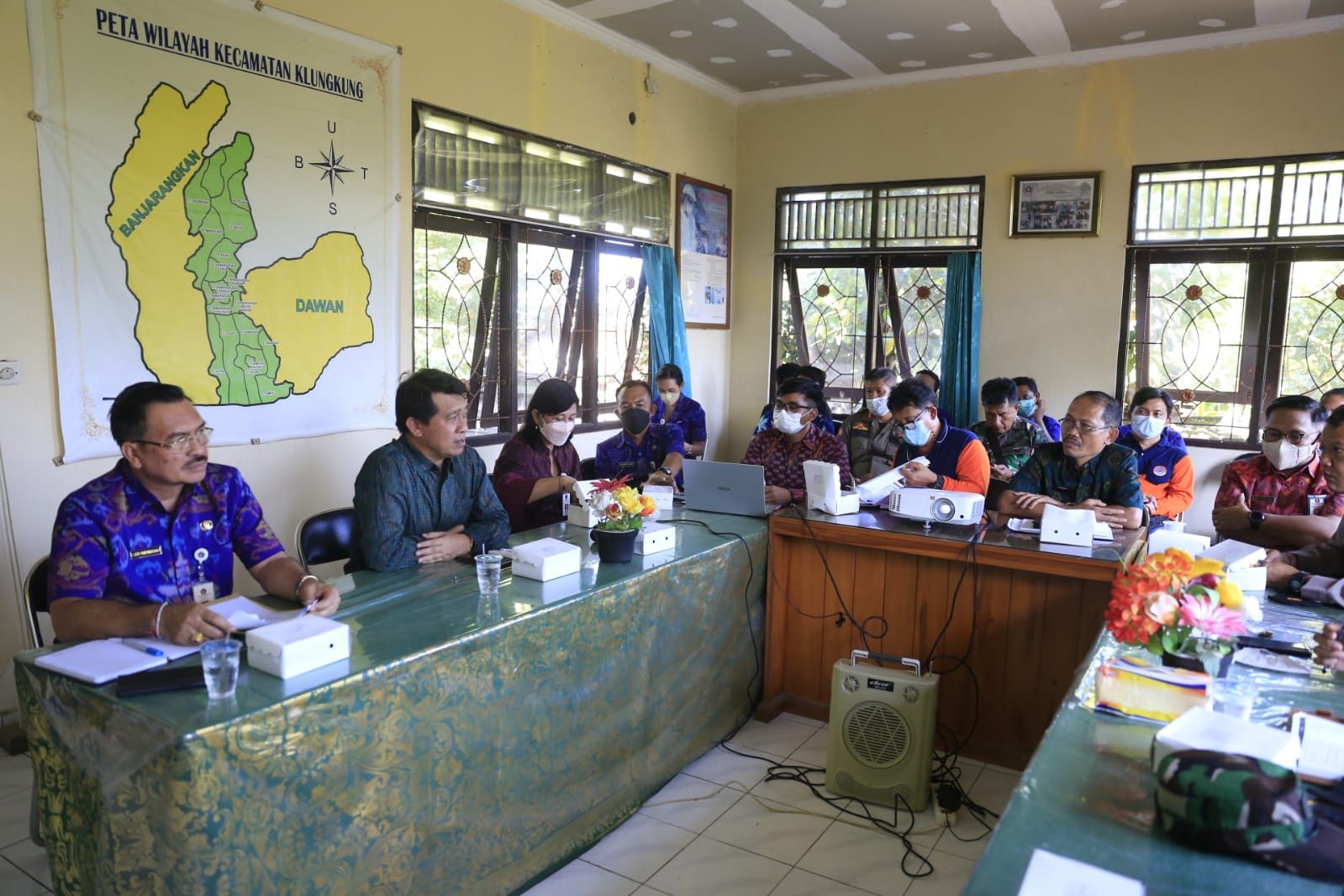 Pemerintah Kabupaten Klungkung melalui Dinas Pertanian mengadakan Rapat Kordinasi Rencana Tindak Lanjut Penanganan Penyakit Mulut dan Kuku di Puskeswan, Kecamatan Klungkung, Selasa 5 Juli 2022.