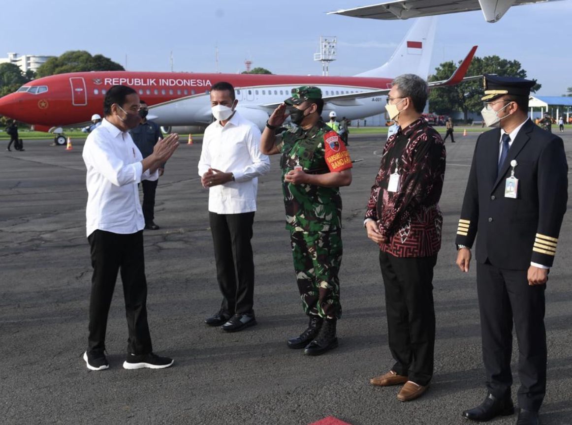Presiden Joko Widodo menuju Kota Gunungsitoli