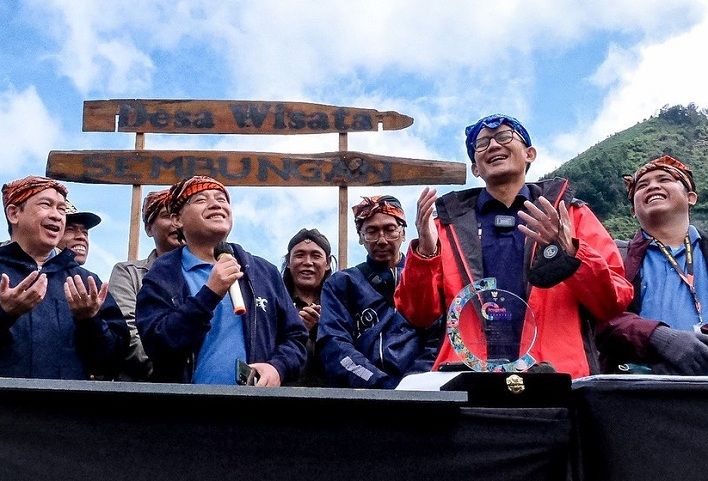 Sandiaga Uno usai menandatangani prasasti ADWI 2022di Telaga Cebong Desa Sembungan Dieng Wonosobo, Minggu, 03 Juli 2022.