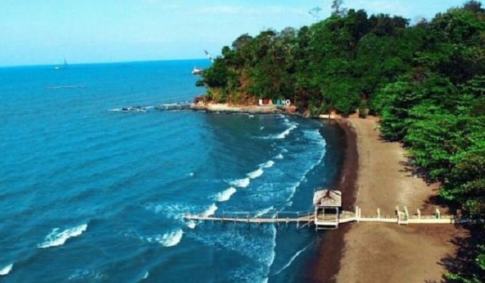 Pantai Ujung Negoro Batang