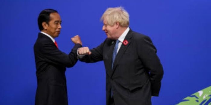 Boris Johnson Perdana Menteri Inggris mundur.  Foto: Sebuah momen Boris Johnson bertemu Presiden Jokowi