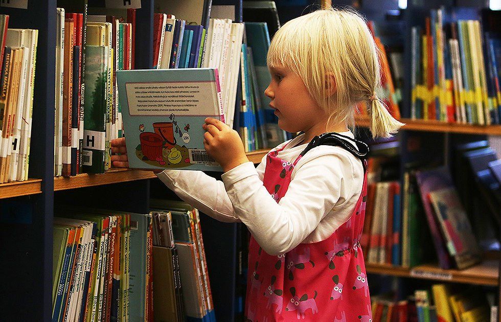 Penduduk Finlandia memiliki tingkat literasi tertinggi, sementara Indonesia negara  dengan jumlah perpustakaan terbanyak kedua di dunia