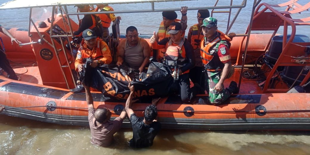 Saat penemuan 2 orang korban tenggelam did Krung Meurubo Meulaboh Aceh Barat